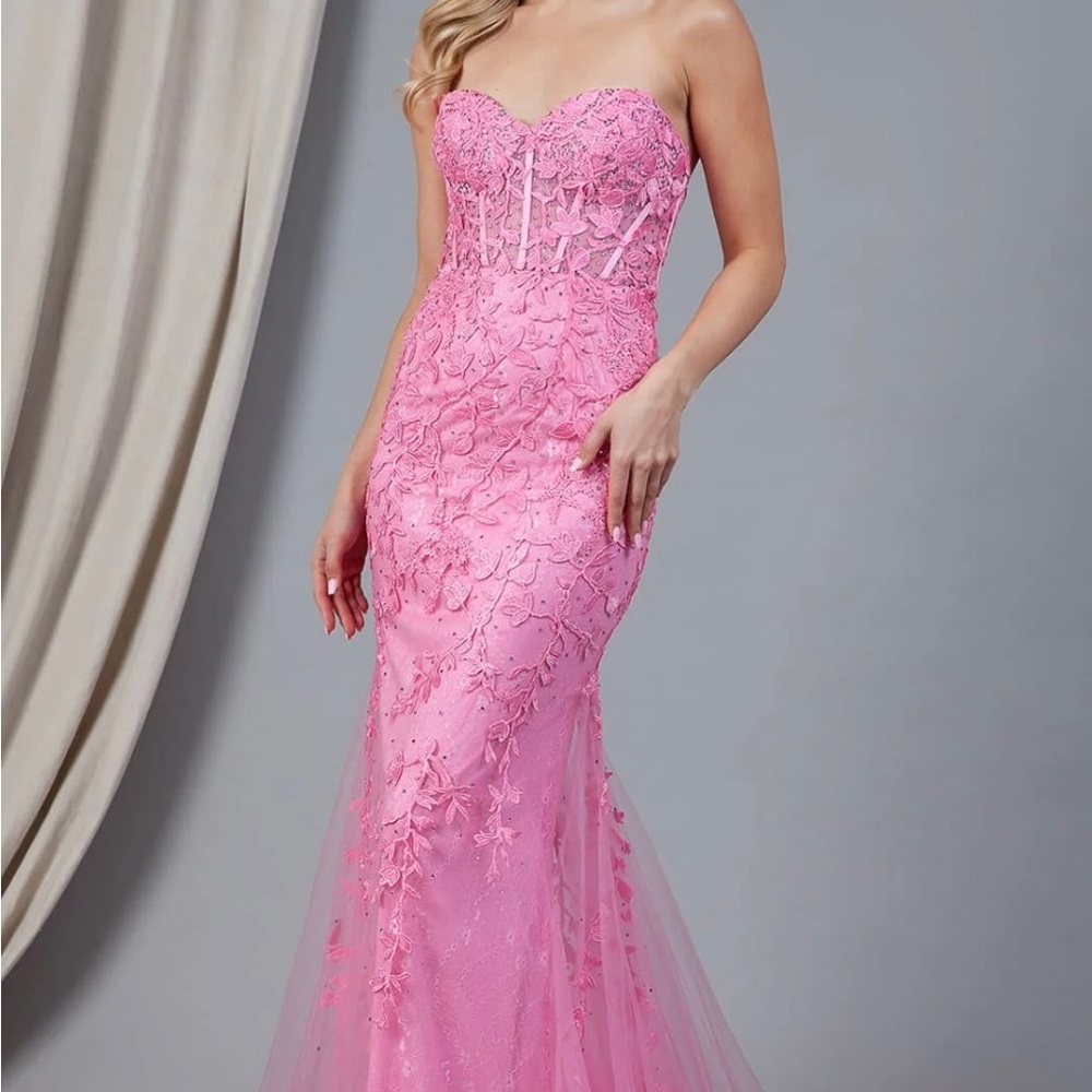 Elegant Pink Strapless Lace Dress